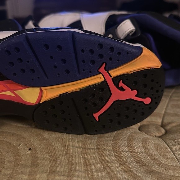 Air Jordan 8 Retro GS ‘Three-Peat’ - Picture 3 of 4